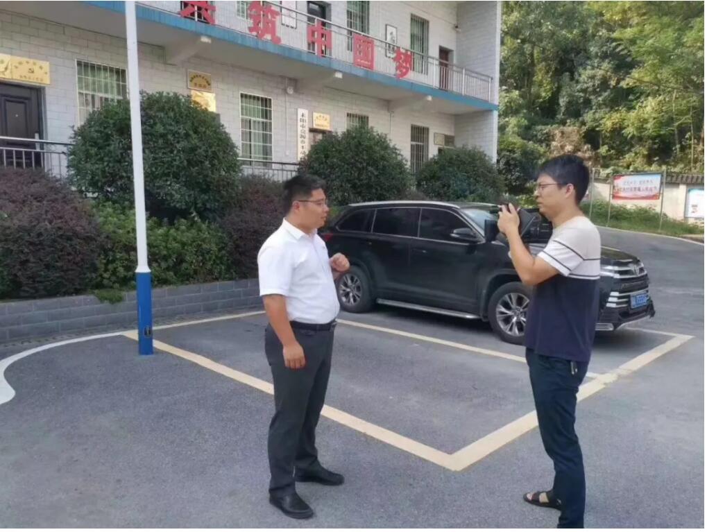 源碼愛心捐贈太陽能智慧路燈，照亮亮源鄉(xiāng)精準扶貧路